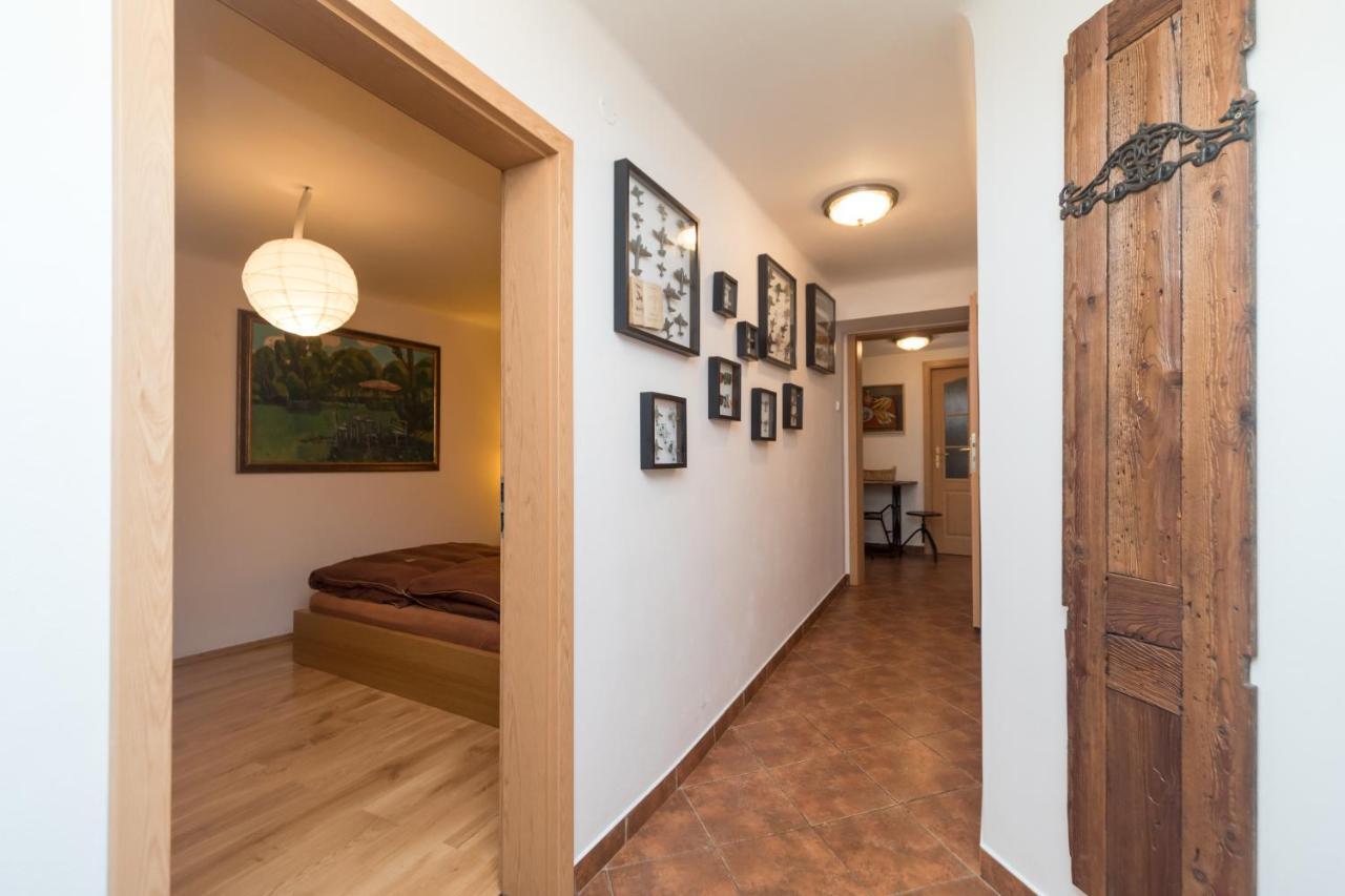 Budyne Apartment Budyne nad Ohri ภายนอก รูปภาพ