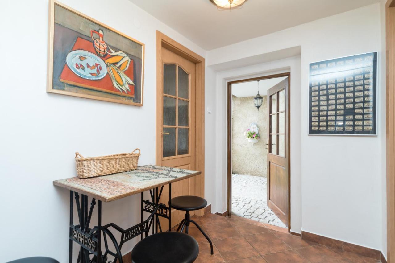 Budyne Apartment Budyne nad Ohri ภายนอก รูปภาพ